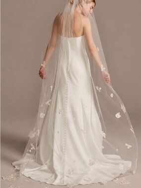 David’s bridal veil embellished with floral appliqués & sparkle  details V825